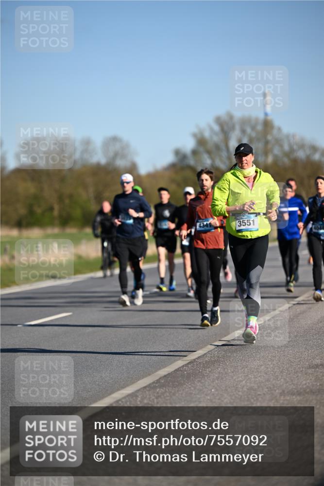 06.04.2025 - 44. Internationalen Wilhelmsburger Insellauf Dr. Thomas Lammeyer http://msf.ph/oto/7557092 06.04.2025 09:33:05 Laufen 4341, 3551, 4048 meine-sportfotos.de
