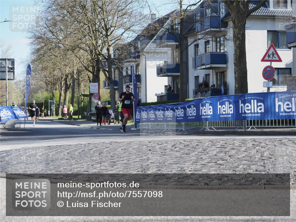 06.04.2025 - 44. Internationalen Wilhelmsburger Insellauf Luisa Fischer http://msf.ph/oto/7557098 06.04.2025 10:14:57 Ziel 3557 meine-sportfotos.de