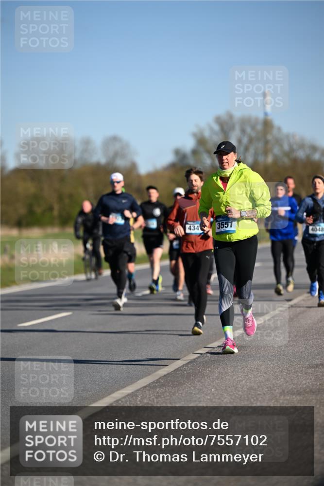 06.04.2025 - 44. Internationalen Wilhelmsburger Insellauf Dr. Thomas Lammeyer http://msf.ph/oto/7557102 06.04.2025 09:33:06 Laufen 434, 3551, 4048 meine-sportfotos.de