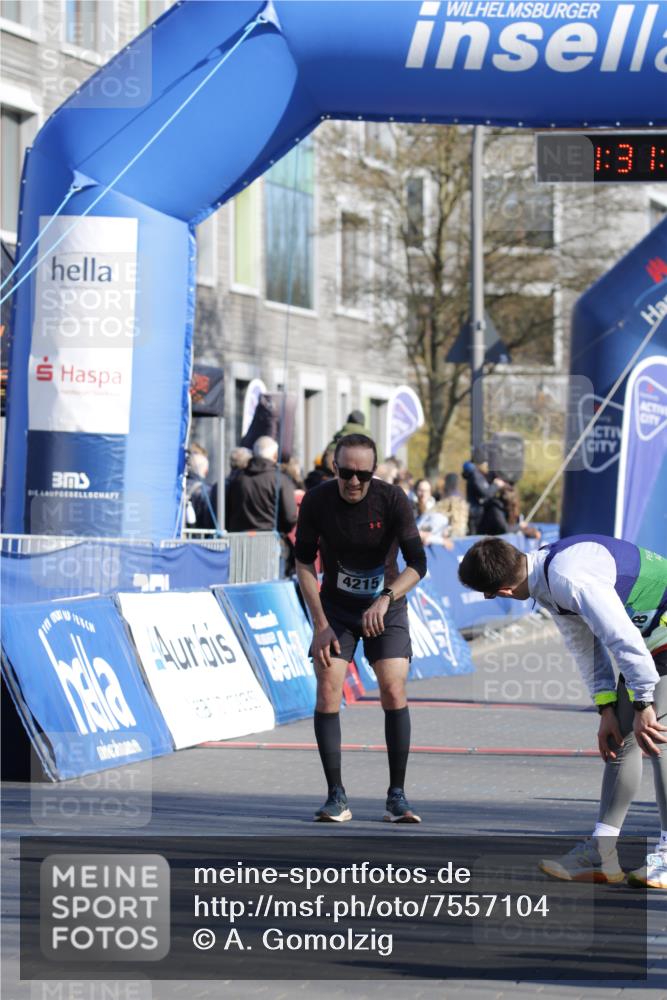 06.04.2025 - 44. Internationalen Wilhelmsburger Insellauf A. Gomolzig http://msf.ph/oto/7557104 06.04.2025 10:21:01 Ziel 4018, 4215, 4514 meine-sportfotos.de