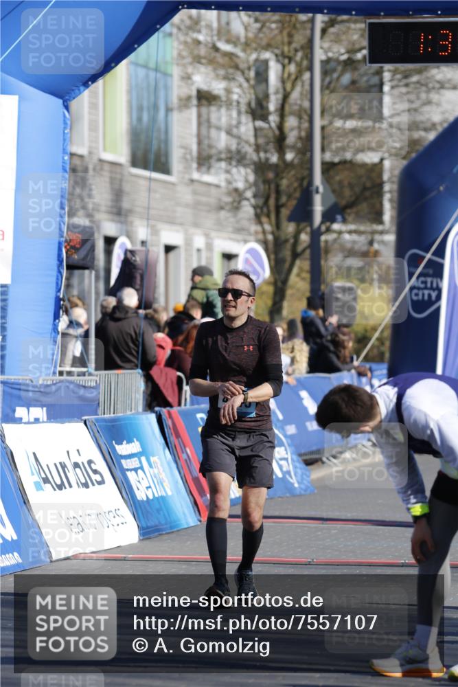 06.04.2025 - 44. Internationalen Wilhelmsburger Insellauf A. Gomolzig http://msf.ph/oto/7557107 06.04.2025 10:20:59 Ziel 4018, 4215, 4514 meine-sportfotos.de
