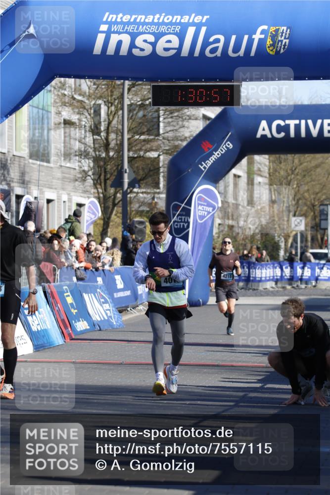 06.04.2025 - 44. Internationalen Wilhelmsburger Insellauf A. Gomolzig http://msf.ph/oto/7557115 06.04.2025 10:20:56 Ziel 3768, 4018, 4514 meine-sportfotos.de