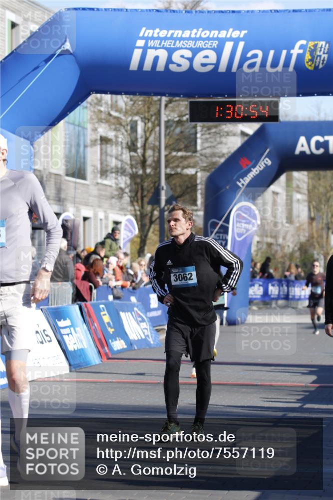 06.04.2025 - 44. Internationalen Wilhelmsburger Insellauf A. Gomolzig http://msf.ph/oto/7557119 06.04.2025 10:20:53 Ziel 3062, 3609, 3768, 4018, 4514 meine-sportfotos.de