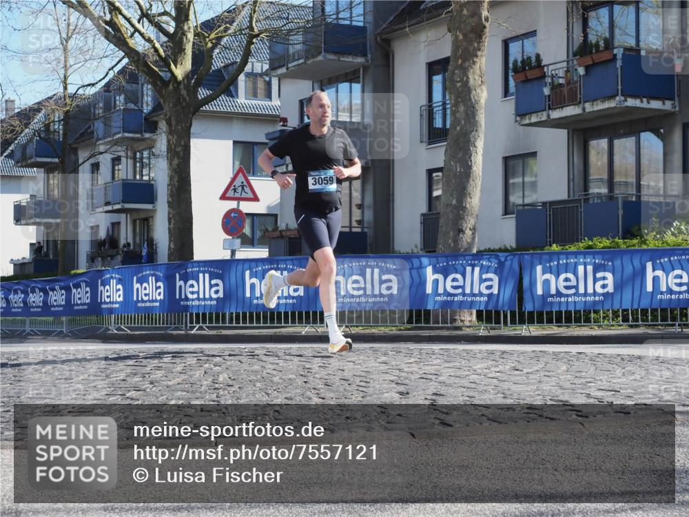 06.04.2025 - 44. Internationalen Wilhelmsburger Insellauf Luisa Fischer http://msf.ph/oto/7557121 06.04.2025 10:15:05 Ziel 3059 meine-sportfotos.de