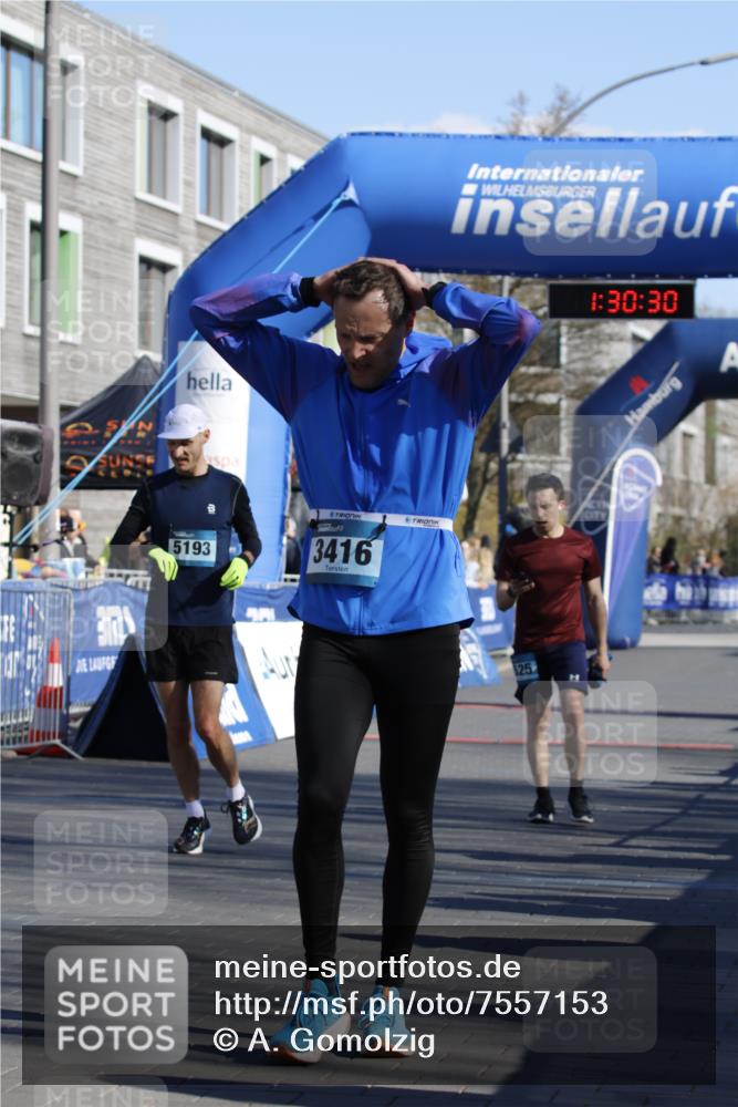 06.04.2025 - 44. Internationalen Wilhelmsburger Insellauf A. Gomolzig http://msf.ph/oto/7557153 06.04.2025 10:20:29 Ziel 3416, 4525, 4608, 5193 meine-sportfotos.de