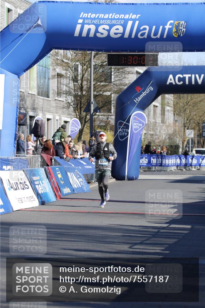 06.04.2025 - 44. Internationalen Wilhelmsburger Insellauf A. Gomolzig http://msf.ph/oto/7557187 06.04.2025 10:19:59 Ziel 5226 meine-sportfotos.de