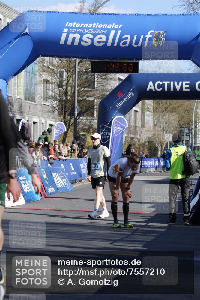 06.04.2025 - 44. Internationalen Wilhelmsburger Insellauf A. Gomolzig http://msf.ph/oto/7557210 06.04.2025 10:19:28 Ziel 3078, 3182, 3456, 3511, 3839, 4085, 4417, 4537 meine-sportfotos.de