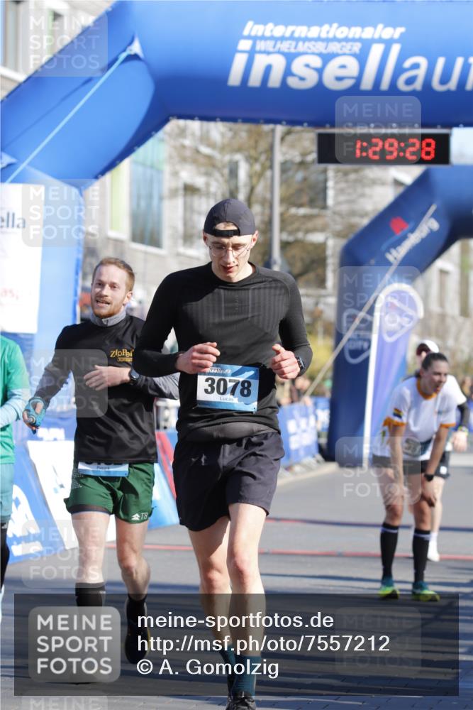 06.04.2025 - 44. Internationalen Wilhelmsburger Insellauf A. Gomolzig http://msf.ph/oto/7557212 06.04.2025 10:19:26 Ziel 3078, 3182, 3456, 3511, 3839, 4085, 4417, 4537 meine-sportfotos.de