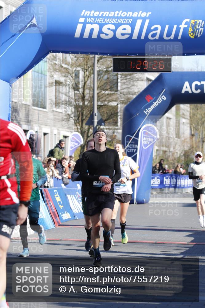 06.04.2025 - 44. Internationalen Wilhelmsburger Insellauf A. Gomolzig http://msf.ph/oto/7557219 06.04.2025 10:19:24 Ziel 3078, 3182, 3456, 3511, 3839, 4085, 4537 meine-sportfotos.de