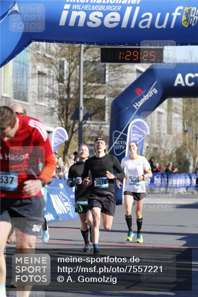 06.04.2025 - 44. Internationalen Wilhelmsburger Insellauf A. Gomolzig http://msf.ph/oto/7557221 06.04.2025 10:19:23 Ziel 3078, 3182, 3456, 3511, 3839, 4085, 4537 meine-sportfotos.de