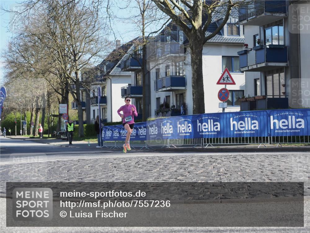 06.04.2025 - 44. Internationalen Wilhelmsburger Insellauf Luisa Fischer http://msf.ph/oto/7557236 06.04.2025 10:15:59 Ziel 4492 meine-sportfotos.de