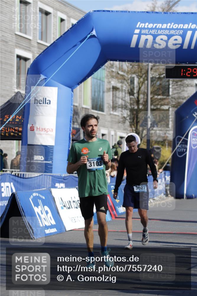 06.04.2025 - 44. Internationalen Wilhelmsburger Insellauf A. Gomolzig http://msf.ph/oto/7557240 06.04.2025 10:19:12 Ziel 3027, 3103, 4392 meine-sportfotos.de