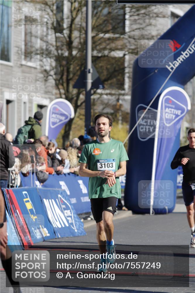 06.04.2025 - 44. Internationalen Wilhelmsburger Insellauf A. Gomolzig http://msf.ph/oto/7557249 06.04.2025 10:19:07 Ziel 3103, 4392 meine-sportfotos.de