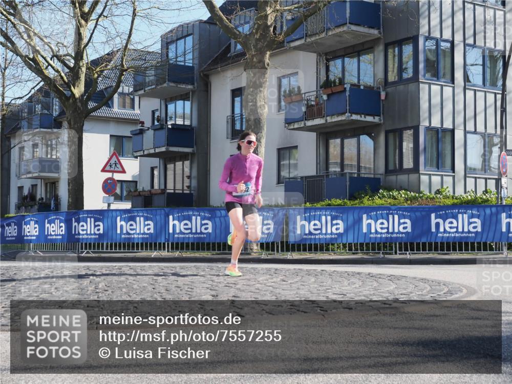 06.04.2025 - 44. Internationalen Wilhelmsburger Insellauf Luisa Fischer http://msf.ph/oto/7557255 06.04.2025 10:16:02 Ziel  meine-sportfotos.de