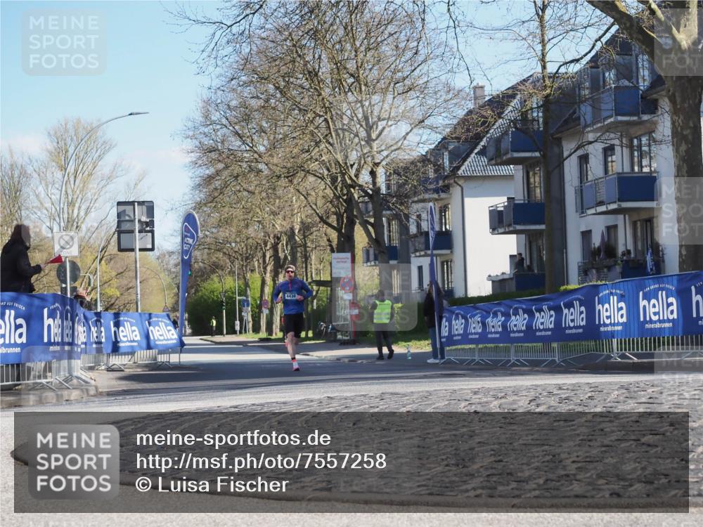 06.04.2025 - 44. Internationalen Wilhelmsburger Insellauf Luisa Fischer http://msf.ph/oto/7557258 06.04.2025 10:16:11 Ziel 4430 meine-sportfotos.de