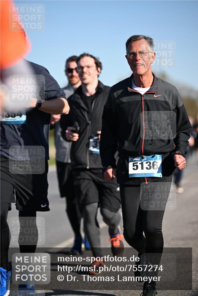 06.04.2025 - 44. Internationalen Wilhelmsburger Insellauf Dr. Thomas Lammeyer http://msf.ph/oto/7557274 06.04.2025 09:33:14 Laufen 4354, 5136 meine-sportfotos.de