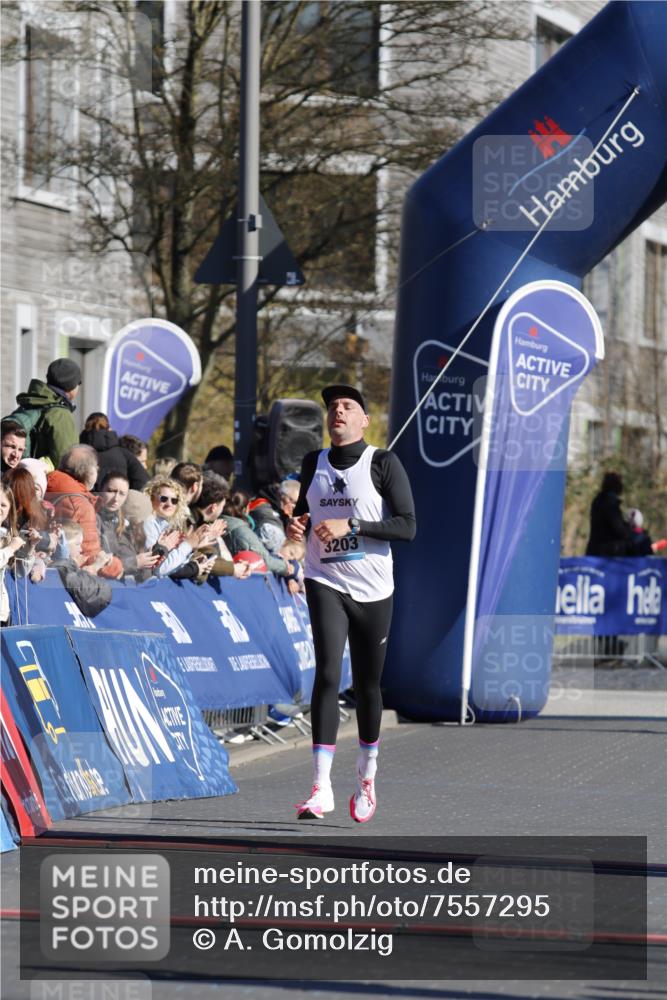 06.04.2025 - 44. Internationalen Wilhelmsburger Insellauf A. Gomolzig http://msf.ph/oto/7557295 06.04.2025 10:18:41 Ziel 3643 meine-sportfotos.de