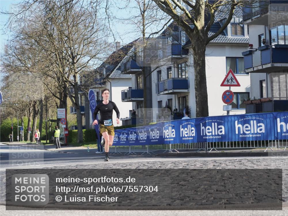 06.04.2025 - 44. Internationalen Wilhelmsburger Insellauf Luisa Fischer http://msf.ph/oto/7557304 06.04.2025 10:16:31 Ziel 4439 meine-sportfotos.de