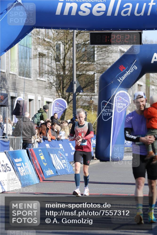 06.04.2025 - 44. Internationalen Wilhelmsburger Insellauf A. Gomolzig http://msf.ph/oto/7557312 06.04.2025 10:18:20 Ziel 3368, 4265 meine-sportfotos.de