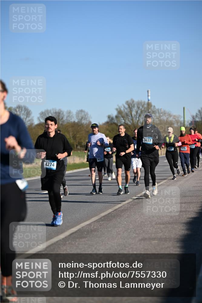 06.04.2025 - 44. Internationalen Wilhelmsburger Insellauf Dr. Thomas Lammeyer http://msf.ph/oto/7557330 06.04.2025 09:33:21 Laufen 4200, 4274, 3637, 3565, 3108, 3077, 3340 meine-sportfotos.de