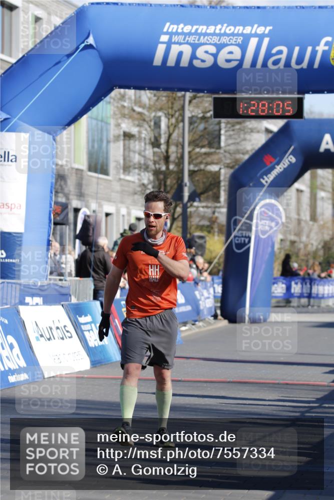 06.04.2025 - 44. Internationalen Wilhelmsburger Insellauf A. Gomolzig http://msf.ph/oto/7557334 06.04.2025 10:18:03 Ziel 3514 meine-sportfotos.de