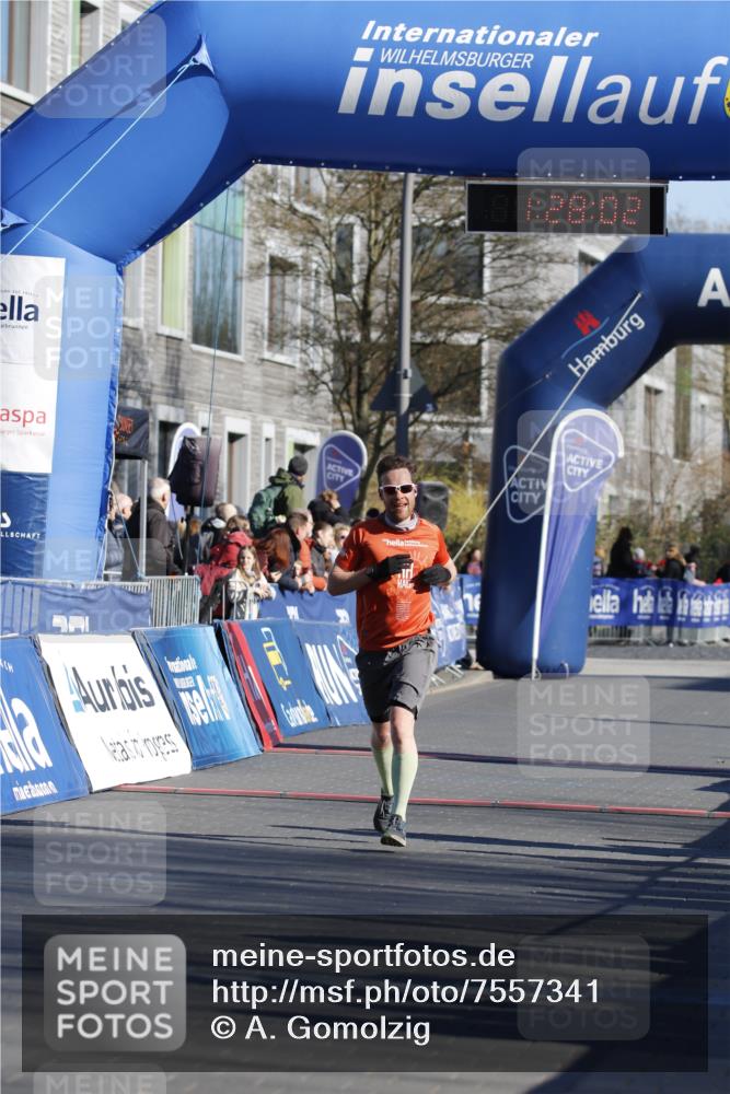 06.04.2025 - 44. Internationalen Wilhelmsburger Insellauf A. Gomolzig http://msf.ph/oto/7557341 06.04.2025 10:18:00 Ziel 3514 meine-sportfotos.de