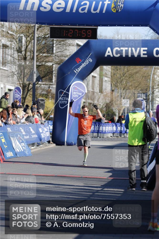 06.04.2025 - 44. Internationalen Wilhelmsburger Insellauf A. Gomolzig http://msf.ph/oto/7557353 06.04.2025 10:17:57 Ziel  meine-sportfotos.de