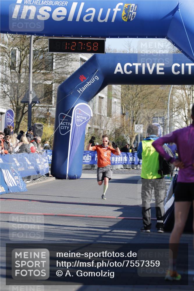 06.04.2025 - 44. Internationalen Wilhelmsburger Insellauf A. Gomolzig http://msf.ph/oto/7557359 06.04.2025 10:17:57 Ziel  meine-sportfotos.de