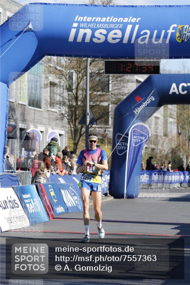 06.04.2025 - 44. Internationalen Wilhelmsburger Insellauf A. Gomolzig http://msf.ph/oto/7557363 06.04.2025 10:17:32 Ziel 3259, 4230 meine-sportfotos.de