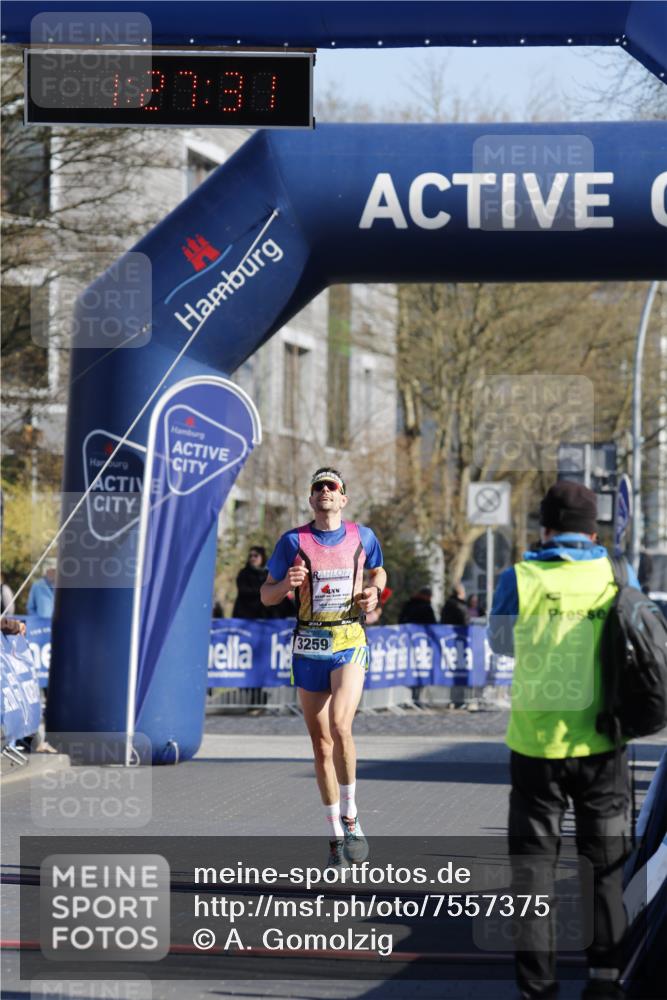 06.04.2025 - 44. Internationalen Wilhelmsburger Insellauf A. Gomolzig http://msf.ph/oto/7557375 06.04.2025 10:17:29 Ziel 4096, 4230 meine-sportfotos.de