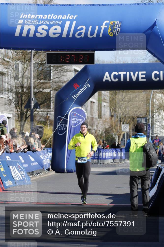 06.04.2025 - 44. Internationalen Wilhelmsburger Insellauf A. Gomolzig http://msf.ph/oto/7557391 06.04.2025 10:17:19 Ziel 4096, 4325 meine-sportfotos.de