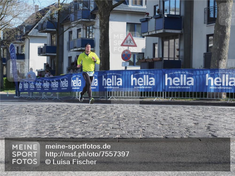 06.04.2025 - 44. Internationalen Wilhelmsburger Insellauf Luisa Fischer http://msf.ph/oto/7557397 06.04.2025 10:17:09 Ziel 3, 096 meine-sportfotos.de