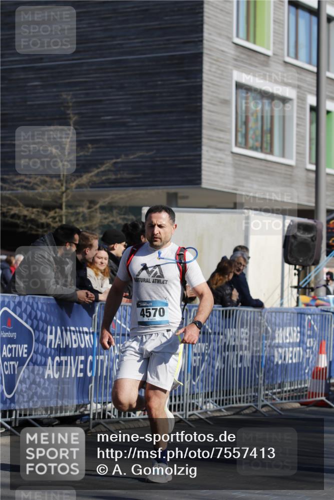 06.04.2025 - 44. Internationalen Wilhelmsburger Insellauf A. Gomolzig http://msf.ph/oto/7557413 06.04.2025 10:16:58 Ziel 3600, 4570 meine-sportfotos.de