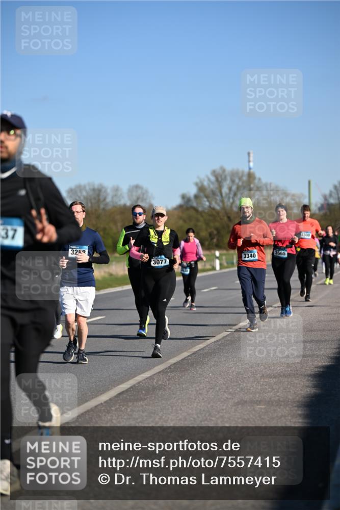 06.04.2025 - 44. Internationalen Wilhelmsburger Insellauf Dr. Thomas Lammeyer http://msf.ph/oto/7557415 06.04.2025 09:33:25 Laufen 37, 329, 3340, 3077, 3565, 11309 meine-sportfotos.de