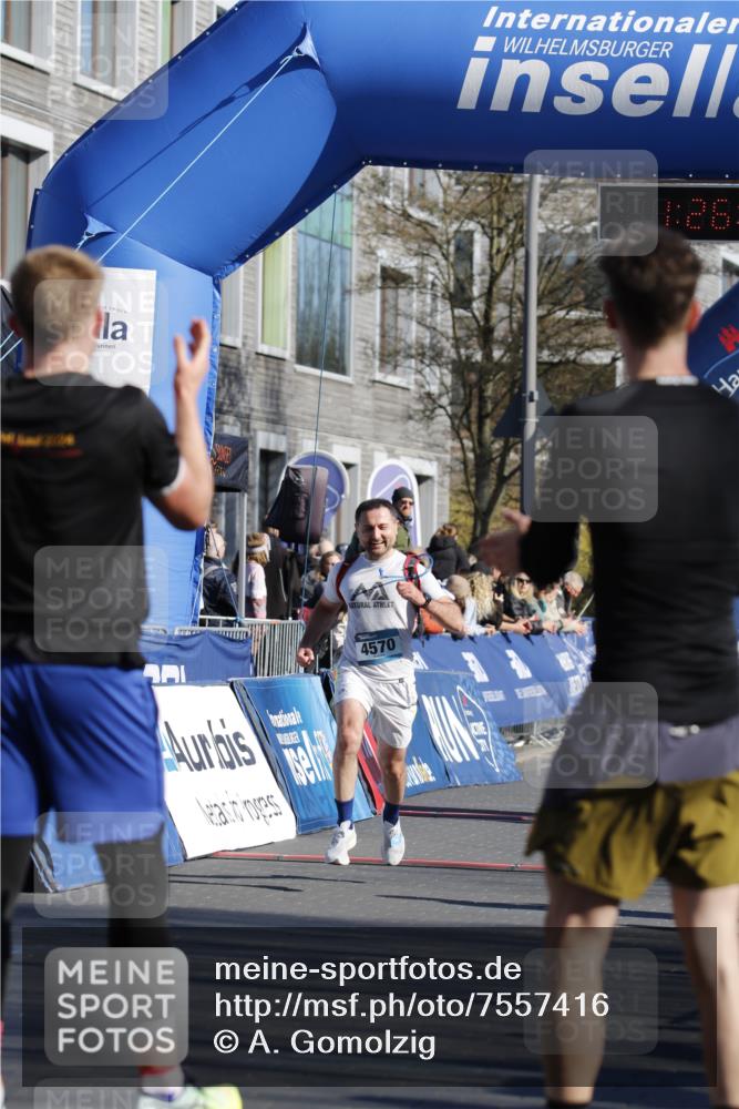 06.04.2025 - 44. Internationalen Wilhelmsburger Insellauf A. Gomolzig http://msf.ph/oto/7557416 06.04.2025 10:16:55 Ziel 3600, 4570 meine-sportfotos.de