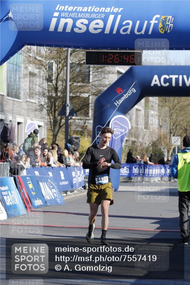 06.04.2025 - 44. Internationalen Wilhelmsburger Insellauf A. Gomolzig http://msf.ph/oto/7557419 06.04.2025 10:16:44 Ziel 4439 meine-sportfotos.de