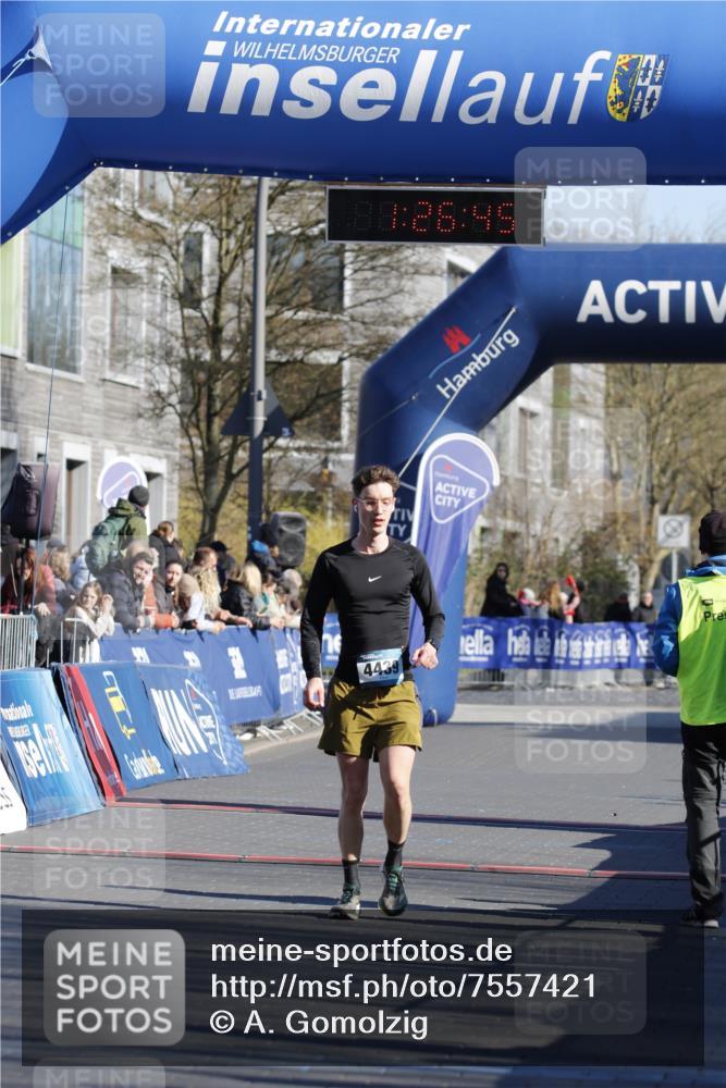 06.04.2025 - 44. Internationalen Wilhelmsburger Insellauf A. Gomolzig http://msf.ph/oto/7557421 06.04.2025 10:16:44 Ziel 4439 meine-sportfotos.de