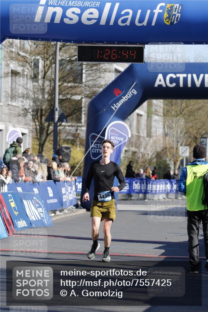 06.04.2025 - 44. Internationalen Wilhelmsburger Insellauf A. Gomolzig http://msf.ph/oto/7557425 06.04.2025 10:16:42 Ziel 4439 meine-sportfotos.de