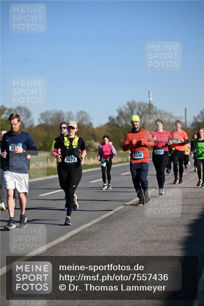 06.04.2025 - 44. Internationalen Wilhelmsburger Insellauf Dr. Thomas Lammeyer http://msf.ph/oto/7557436 06.04.2025 09:33:26 Laufen 32, 3340, 3077, 3565 meine-sportfotos.de