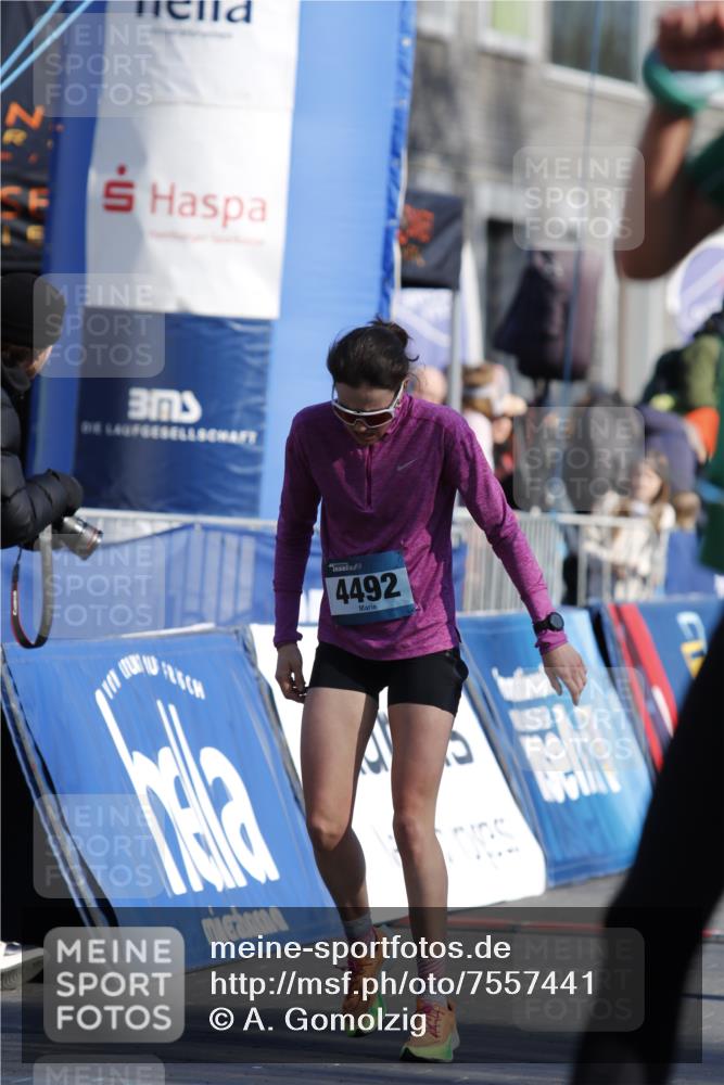 06.04.2025 - 44. Internationalen Wilhelmsburger Insellauf A. Gomolzig http://msf.ph/oto/7557441 06.04.2025 10:16:12 Ziel 4492 meine-sportfotos.de