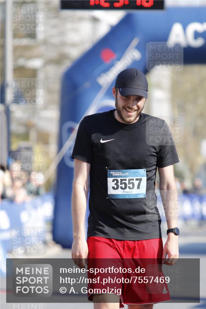 06.04.2025 - 44. Internationalen Wilhelmsburger Insellauf A. Gomolzig http://msf.ph/oto/7557469 06.04.2025 10:15:16 Ziel 3059, 3557 meine-sportfotos.de