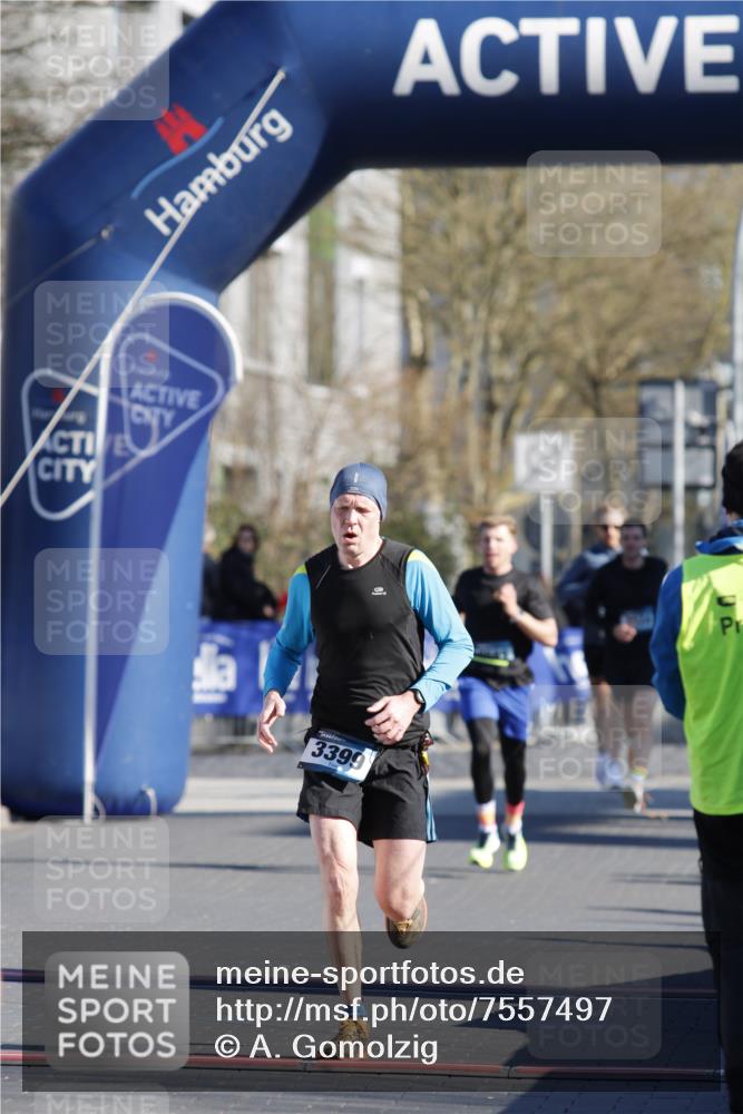 06.04.2025 - 44. Internationalen Wilhelmsburger Insellauf A. Gomolzig http://msf.ph/oto/7557497 06.04.2025 10:14:49 Ziel 3399, 3522 meine-sportfotos.de