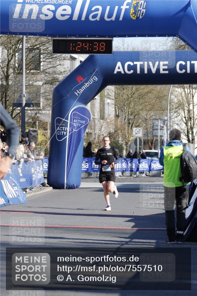 06.04.2025 - 44. Internationalen Wilhelmsburger Insellauf A. Gomolzig http://msf.ph/oto/7557510 06.04.2025 10:14:36 Ziel 3961 meine-sportfotos.de