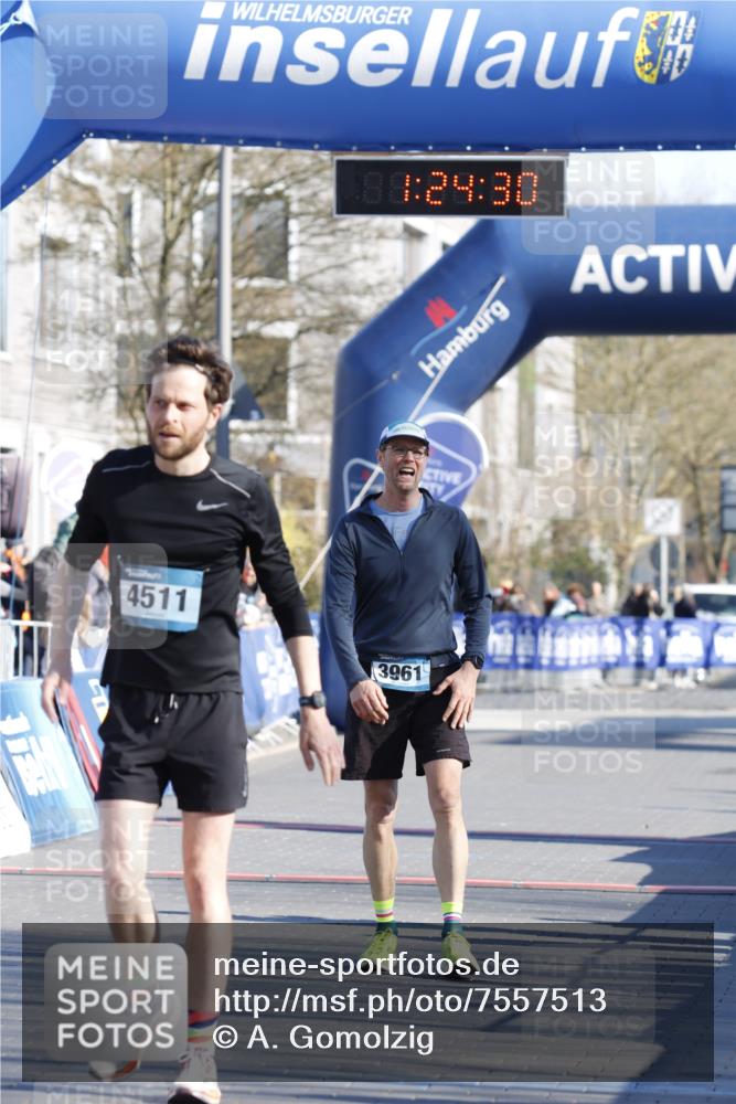 06.04.2025 - 44. Internationalen Wilhelmsburger Insellauf A. Gomolzig http://msf.ph/oto/7557513 06.04.2025 10:14:28 Ziel 3961, 4511 meine-sportfotos.de