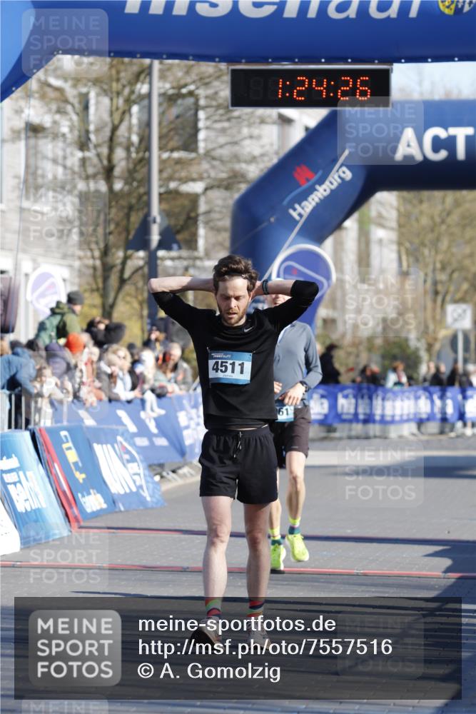 06.04.2025 - 44. Internationalen Wilhelmsburger Insellauf A. Gomolzig http://msf.ph/oto/7557516 06.04.2025 10:14:24 Ziel 3759, 3961, 4511 meine-sportfotos.de