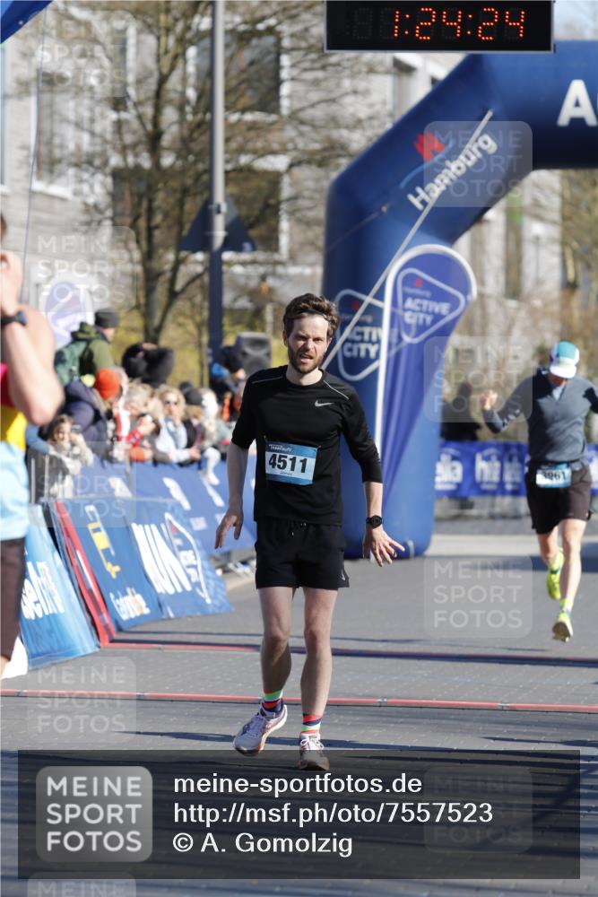 06.04.2025 - 44. Internationalen Wilhelmsburger Insellauf A. Gomolzig http://msf.ph/oto/7557523 06.04.2025 10:14:22 Ziel 3759, 4511 meine-sportfotos.de