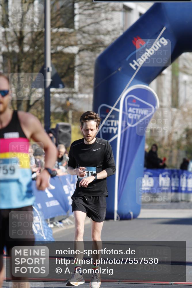 06.04.2025 - 44. Internationalen Wilhelmsburger Insellauf A. Gomolzig http://msf.ph/oto/7557530 06.04.2025 10:14:21 Ziel 3759, 4511 meine-sportfotos.de