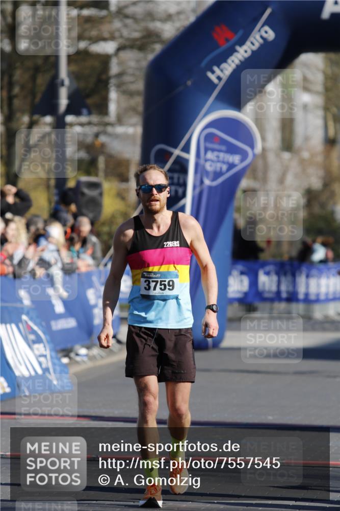 06.04.2025 - 44. Internationalen Wilhelmsburger Insellauf A. Gomolzig http://msf.ph/oto/7557545 06.04.2025 10:14:15 Ziel 3759 meine-sportfotos.de