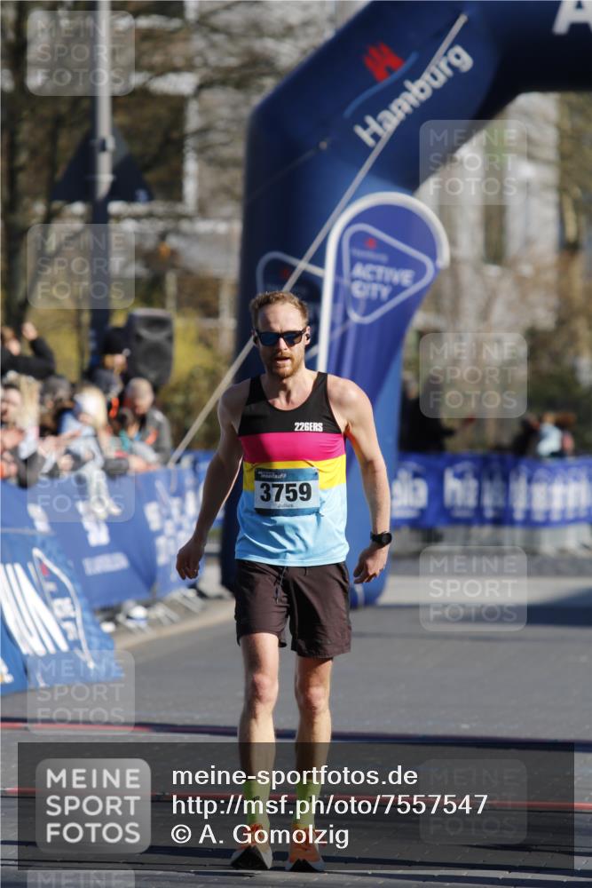 06.04.2025 - 44. Internationalen Wilhelmsburger Insellauf A. Gomolzig http://msf.ph/oto/7557547 06.04.2025 10:14:15 Ziel 3759 meine-sportfotos.de