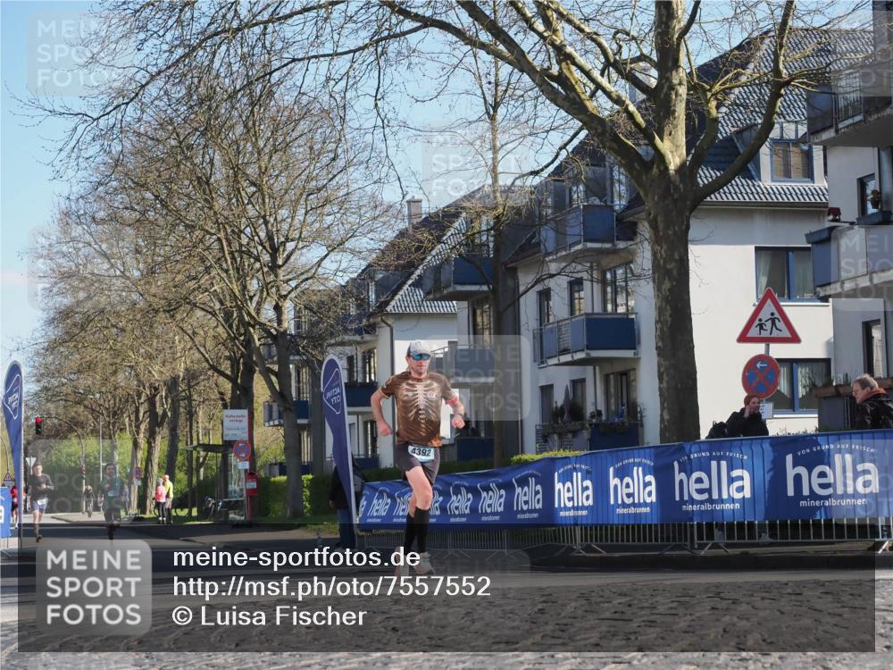 06.04.2025 - 44. Internationalen Wilhelmsburger Insellauf Luisa Fischer http://msf.ph/oto/7557552 06.04.2025 10:18:51 Ziel 4392 meine-sportfotos.de